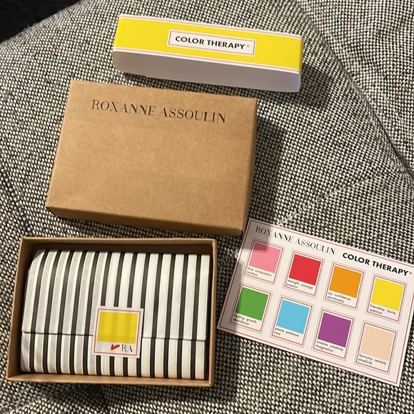 NIB Roxanne Assoulin Color Therapy Yellow White Mixed set of 8 bracelets - Picture 3 of 6